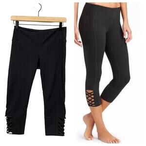 Athleta Mind Over Mat Capri Tight - Black - Small